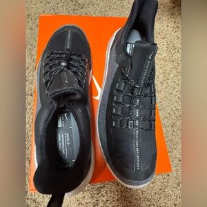 Nike women’s Black and Gray Athletic Shoes. NWT. 9.5